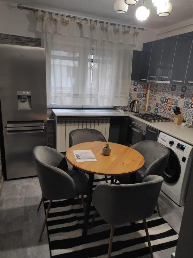 Private Room Near 3 Min Metrou Crangasi, 40 M2 Bucureşti Exterior foto